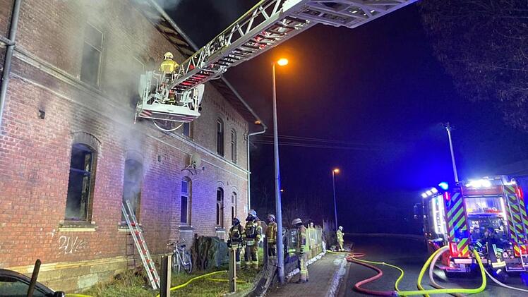Wohnhausbrand in Probstzella - Feuerwehr Ludwigsstadt eilt zu Hilfe