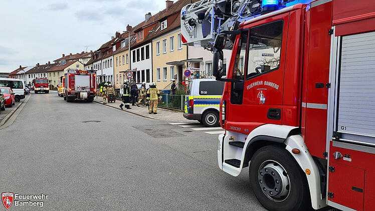 Bamberg: Rauchentwicklung in der Gartenstadt: Feuerwehr muss Wohnungstür aufbrechen