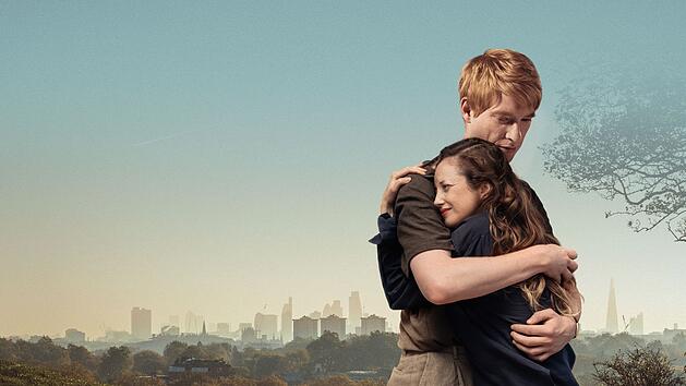 Die Londoner Alice (Andrea Riseborough) und Jack (Domhnall Gleeson) lernen sich kennen und lieben, doch ihre Beziehung bleibt instabil - und leidenschaftlich. Die starke britische Miniserie "Alice und Jack" in der ZDF-Mediathek begleitet das Paar über 16 Jahre Leben.