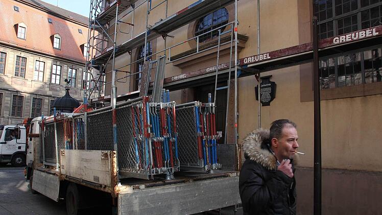 Am Mittwoch-Morgen vor dem Abbau des Gerüstes. Foto: Carmen Schmitt