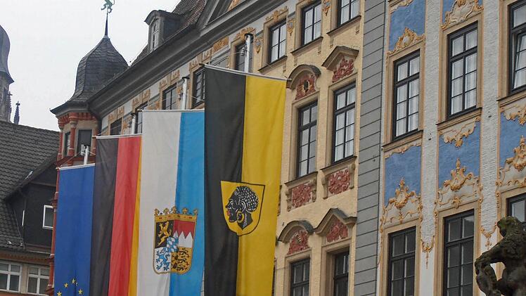 Die Stadt sollen sparen. Das rät ein Gutachten einer Wirtschaftsberatungsfirma. Aber wie und wo soll gespart werden? Darüber streiten jetzt die Stadträte.Foto: Archiv/Jochen Berger