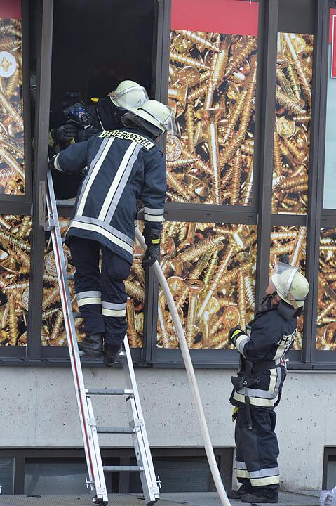 Hallstadt: Hoher Schaden bei Baumarkt-Brand