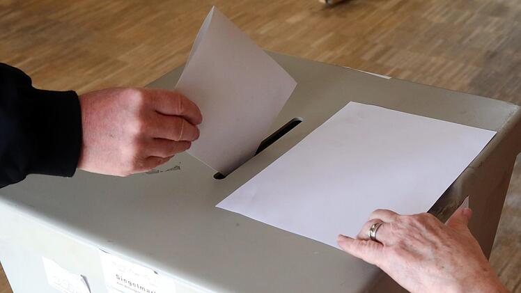 Die SPD wollte Jugendlichen bei der kommenden Kommunalwahl eine Stimme geben. Jetzt hat der Rechtsausschuss des Landtags entschieden. Symbolbild: Bodo Schackow/ZB/dpa