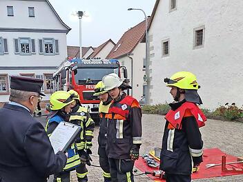 Bei einem simulierten Unfall zeigten die Feuerwehrleute aus Euerdorf und Umgebung, was sie können.