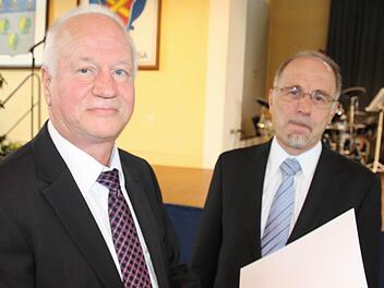 Axel Reimann (rechts) verabschiedete Horst Schünzel.  Fotos: Edgar Bartl