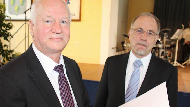 Axel Reimann (rechts) verabschiedete Horst Schünzel.  Fotos: Edgar Bartl
