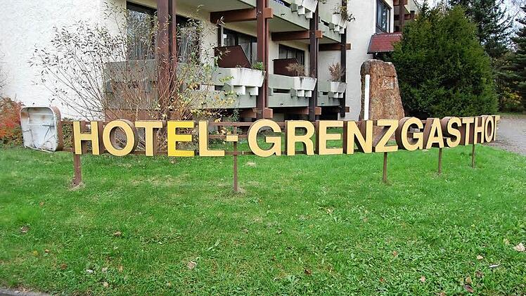 Die leer stehenden Zimmer im Hotel "Grenzgasthof" werden bald zur Unterkunft für Flüchtlinge. Foto: Oliver Schmidt