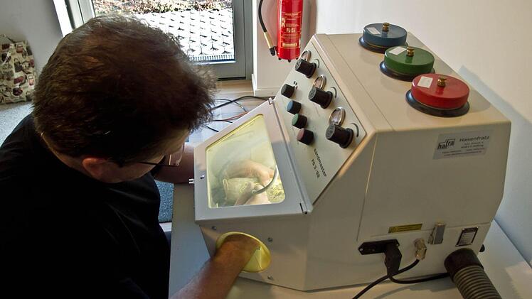 Impressionen vom Lampenglas-Workshop im Glasmuseum Rosenau: Olaf SchönherrFoto: Jochen Berger