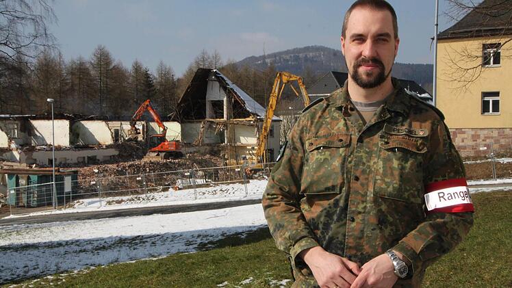 Major Christoph Peschel ist der Kommandant der Rhön-Kaserne. Zur Zeit wird viel abgerissen auf dem Gelände. Foto: Ulrike Müller