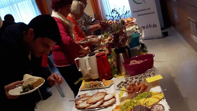 Auf guten Zuspruch stie&szlig; das internationale Fr&uuml;hst&uuml;cksbuffet mit seinen vielen Geschmacksrichtungen. Foto: Karin Reinshagen