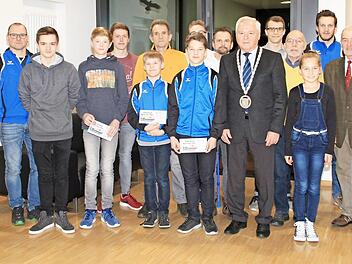 Für ihre herausragenden Leistungen ehrte die Gemeinde Michelau die erfolgreichen Sportler und Züchter. Foto: Gerda Völk