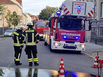 Bamberg: Feuer nahe Bahnhof: Kamin brennt in einer Malzfabrik