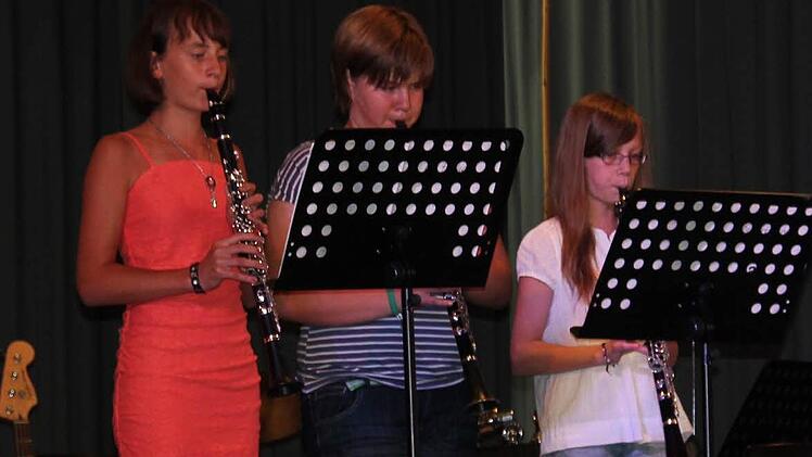 Laura Klee, Annalena Werft und Celestine von Rüden als Klarinetten-Trio.