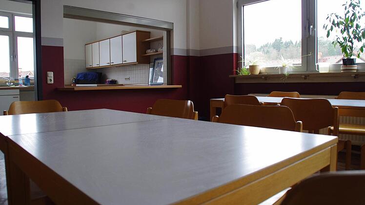 Die Mensa der neuen Montessori-Fachoberschule in Kronach wirkt schon sehr einladend. Foto: Marco Meißner