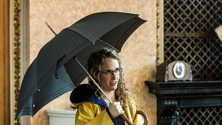"Very British": Eine heitere musikalische Teestunde bietet das Kinderkonzert im Spiegelsaal des Landestheaters mit der Sopranistin Laura Incko und Musikern des Philharmonischen Orchesters.Foto: Jochen Berger