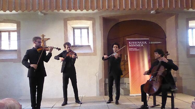 Das Vision String Quartet mit (v.l.) Jakob Encke, Daniel Stoll, Sander Stuart und Leonard Disselhorst im Kloster Bildhausen. Foto: Gerhild Ahnert