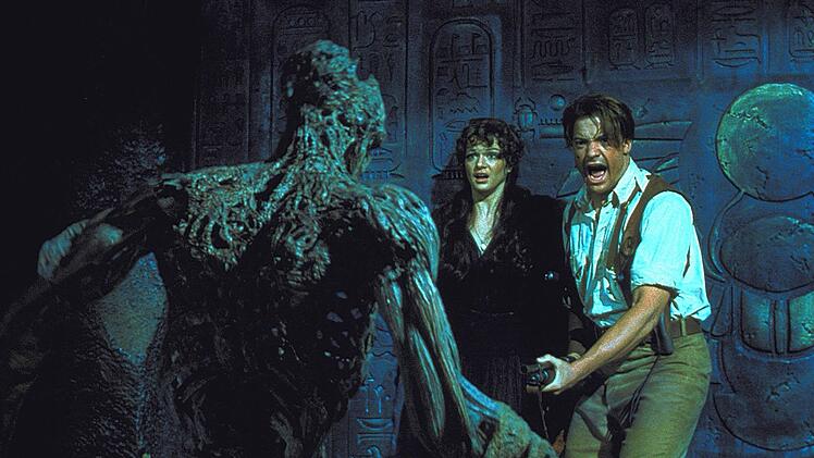 Durch Zufall haben Rick (Brendan Fraser) und Evie (Rachel Weisz) die grausige Mumie zum Leben erweckt.