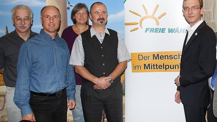 Erst vor kurzem wurde Marc Holland (rechts) zum Vorsitzenden der Freien Wähler in Neustadt gewählt. Jetzt kandidiert er für das Amt des Oberbürgermeisters.