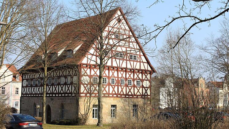 Seit 1989 residiert das Landbauamt in dem kleinen Wasserschlösschen aus dem 15. Jahrhundert. Ulrike Nauer