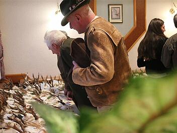 Rund 500 Rehgehörne wurden auf der Rehwild-Hegeschau in Obererthal gezeigt.  Fotos: Gerd Schaar
