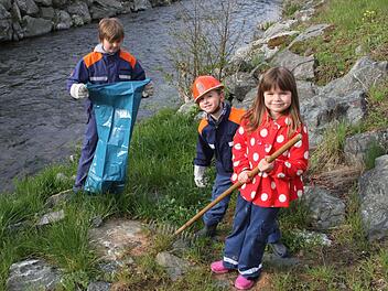 Luca-Fynn Schieberlich, Dominik Baaske und Marie Hempfling waren mit Feuereifer bei der Sache.  Fotos: Sonny Adam