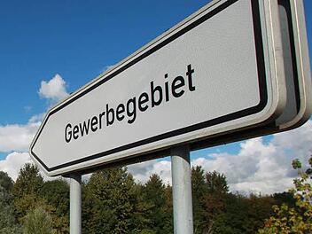 Konkurrierende Pläne mit Gewerbegebieten haben die benachbarten Kommunen Ebelsbach und Eltmann entzweit.  Foto: Symbolbild/Jens Wolf, dpa