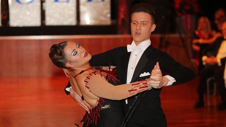 Rene Morcinek und Irina Pecherista, Finalisten der Bayerischen Meisterschaft und außerdem Finalistin der Deutschen Meisterschaft bei den Standard-Formationen.Wolfgang Desombre