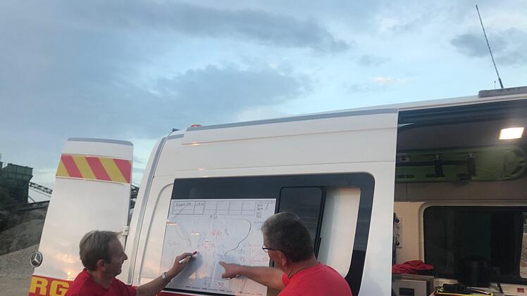 Planung und Besprechung vor der Übung. Foto: DLRG Forchheim.