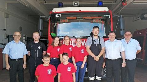 F&uuml;nf Jugendliche nahmen erfolgreich an der Jugendleistungspr&uuml;fung in Waldfenster teil.  Foto: Sabrina Schmitt /Feuerwehr