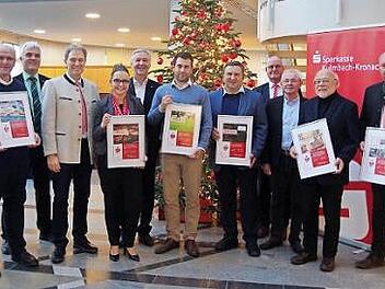 Das Bild zeigt die Spendenempfänger mit Vertretern der Sparkasse Kulmbach-Kronach beziehungsweise des Stiftungsrates.  Foto: Schülein