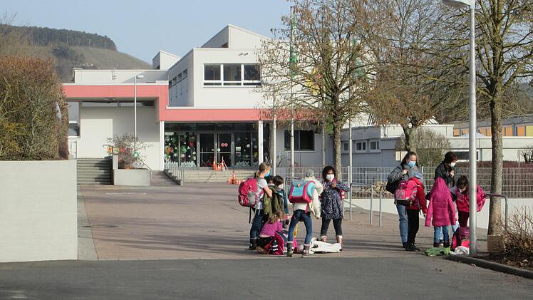 Eine stattliche Summe stellt die Verwaltungsgemeinschaft  heuer für Sanierungen und Projekte der Einhard-Grundschule zur Verfügung. Foto: Winfried Ehling