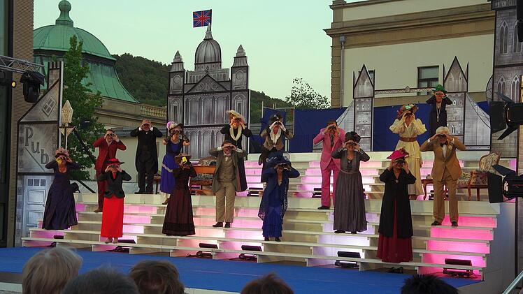 Szenen aus dem Musical "My Fair Lady" im Luitpoldbad in Bad Kissingen. Foto: Klaus Werner
