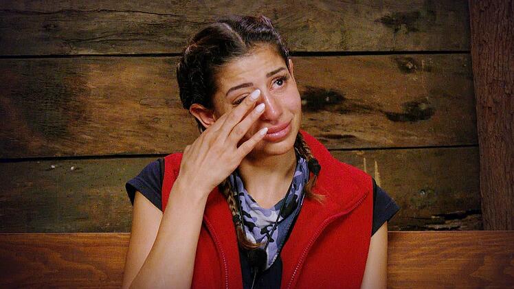 Eva Benetatou klagt &uuml;ber Mobbingerfahrungen als Sch&uuml;lerin.