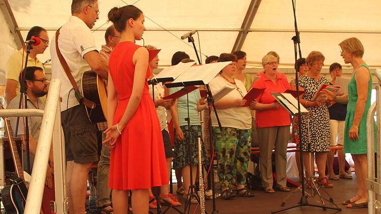 Seit vielen sorgt der Projektchor aus Lauter für die musikalische Umrahmung des Festgottesdienstes.