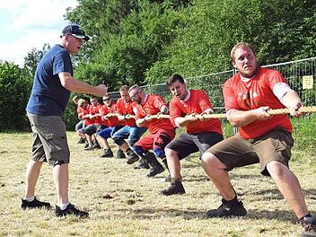 An der Freiwilligen Feuerwehr Altenkunstadt f&uuml;hrte kein Weg vorbei. Foto: Dieter Radziej
