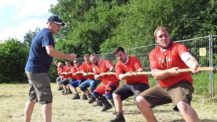 An der Freiwilligen Feuerwehr Altenkunstadt f&uuml;hrte kein Weg vorbei. Foto: Dieter Radziej