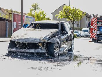 Auto Gerät in Brand: Starke Einschränkungen im Feierabendverkehr