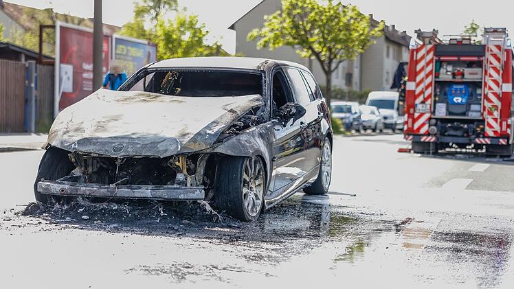 Auto Gerät in Brand: Starke Einschränkungen im Feierabendverkehr
