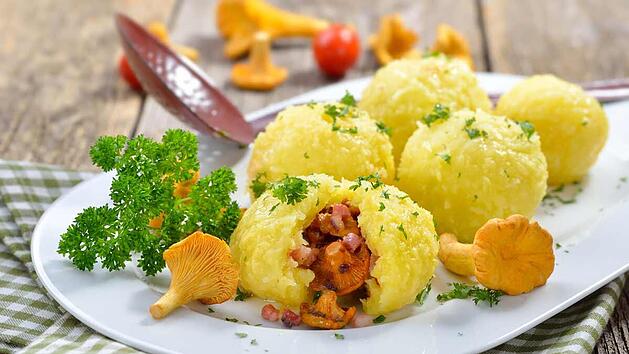 kartoffelknoedel-pfifferlinge-speck-fuellung.jpg