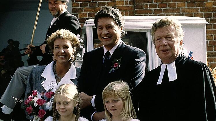 Gila von Weitershausen ((links) spielte die Rolle der "Landarzt"-Ehefrau Annemarie Mattiesen.