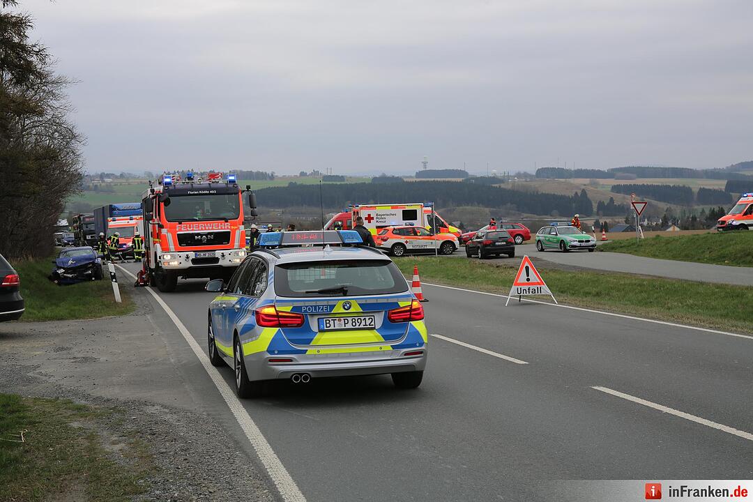Auffahrunfal auf B173 bei Köditz - Drei Personen verletzt