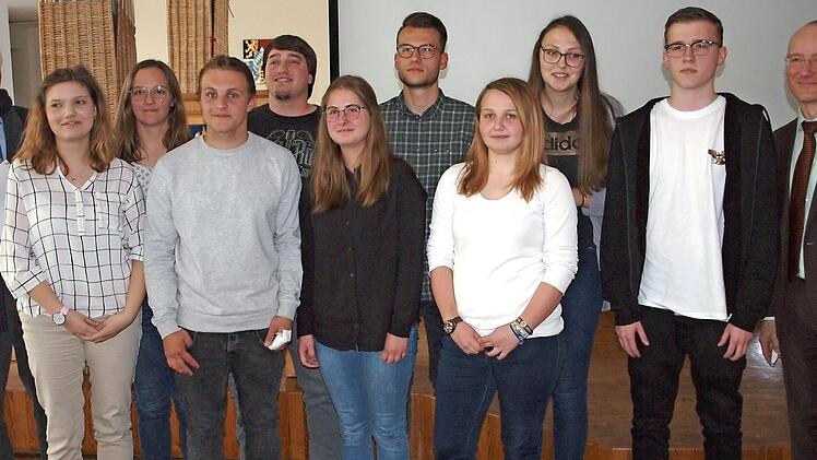 Die Gruppe "Good Mistakes" der Klasse XTP 12B der Berufsschule Lichtenfels gewann den mit 750 Euro dotierten 1. Preis im Kreativwettbewerb zum Thema "Fehler und Fehlerumgang im Ausbildungsbereich". Foto: Alfred Thieret