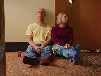 Pause auf dem Hotelteppich: Erik (Christoph Maria Herbst) und seine Ex-Frau Anne (Annette Frier) sorgen auf einer Preisverleihung f&uuml;r Chaos.