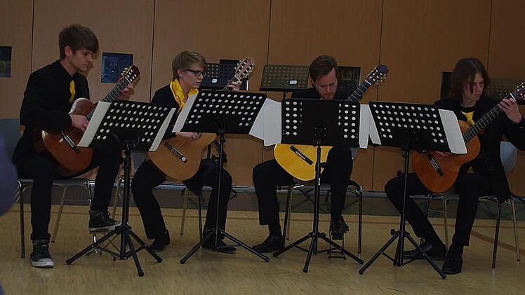 "Lotus eaters" von Andrew York wurde von Tim Wunder, Franz Beckert, Milena Stark und Florian Knottek (Gitarre) zum Klingen gebracht.