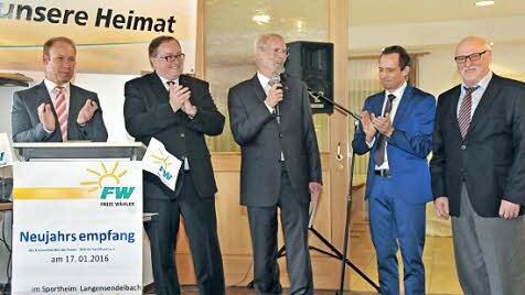 F&uuml;r seine Arbeit f&uuml;r die FW wurde Lothar Heinze (rechts) geehrt. Foto: Privat