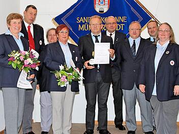 Verdiente und langjährige Mitglieder des Roten Kreuzes wurden bei der Jubiläumsfeier in der Alten Aula geehrt.  Foto: Dieter Britz