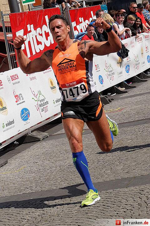 Weltkulturerbelauf 2017 in Bamberg: Der Zieleinlauf am Maxplatz