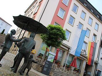 Die Stadtverwaltung nutzt neben dem Bürgerbüro im Erdgeschoss noch zwei Etagen im Rathaus. Ganz oben befinden sich Wohnungen, die aber nur zum Teil vermietet sind. Foto: Ulrike Müller