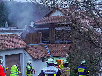 Holztisch ger&auml;t in Brand: Keine Verletzten