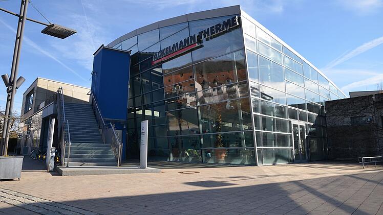 Fackelmann Therme Hersbruck schlie&szlig;t Thermenbereich &ndash; Stadt erkl&auml;rt sich